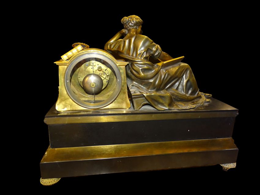Reloj de sobremesa Luis XVI. Bronce pavonado y bronce dorado al mercurio ormolú, S.XVIII