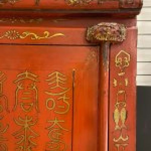 Cabinet chino lacado en color rojo, fin