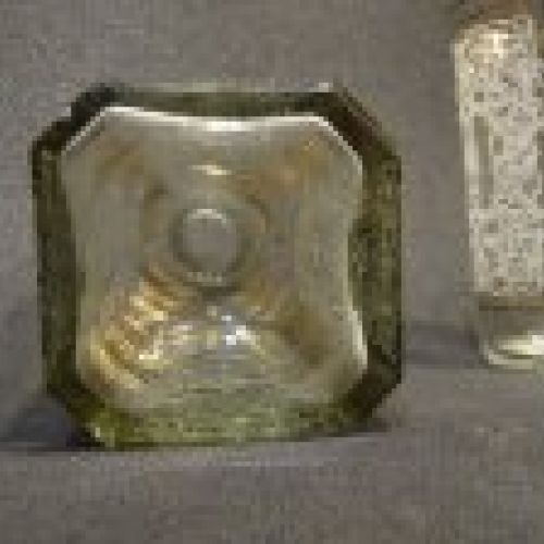 Set de Licorera con 4 Vasos, Marca Planell, Modelo Patente
