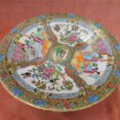 Plato chino en porcelana, S.XVIII- Familia Rosa
