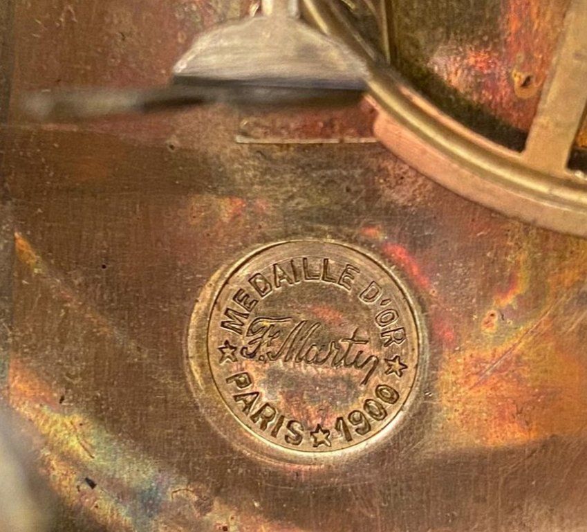 Reloj con guarnición Art Dèco, mármol y bronce, años 30   Francia