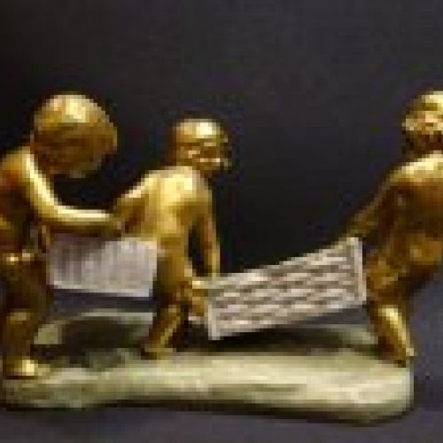 Grupo escultórico en porcelana austriaca de Amphora, S