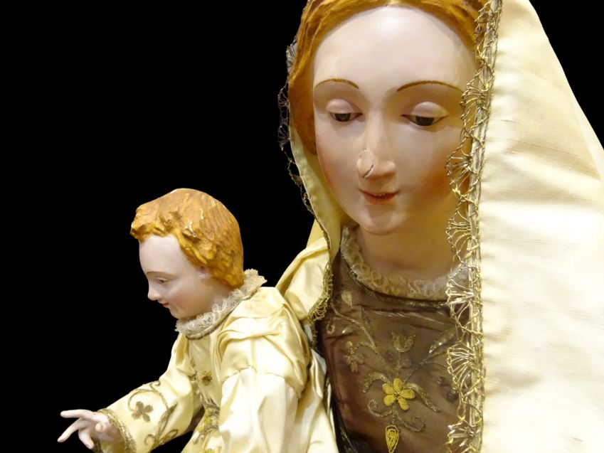 Madonna o Virgen con el niño, talla de vestir italiana, S.XVIII