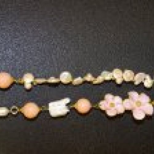 Collar italiano  con perlas barrocas, cuarzo rosa y esmalte