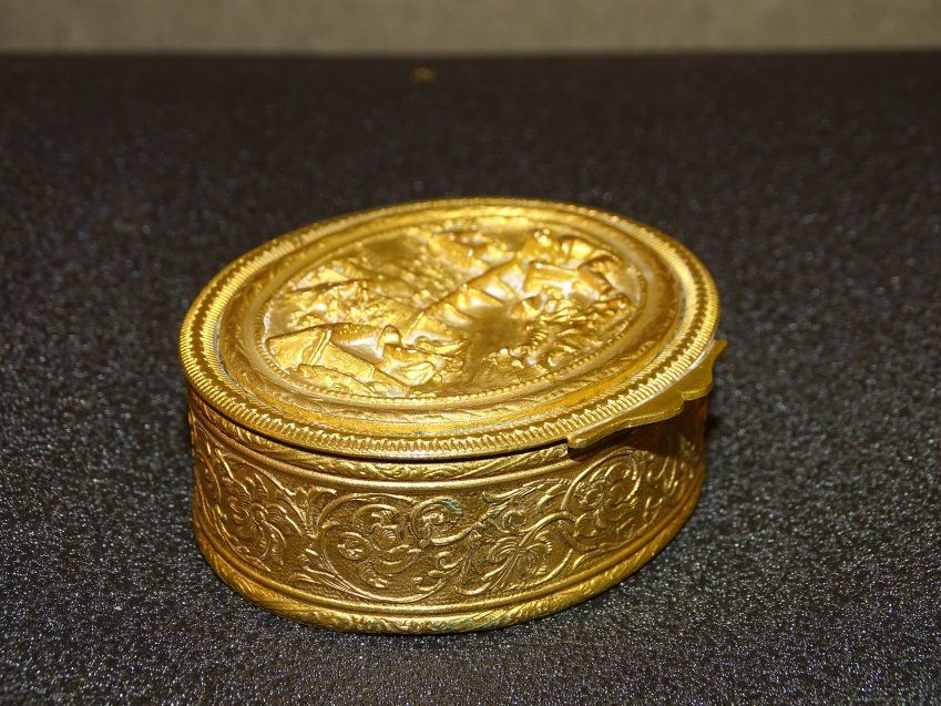 Cajita antigua, bronce dorado al mercurio