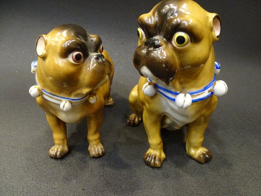 Familia de perros Pug, porcelana S.XIX, Conta & Boehme Turingia