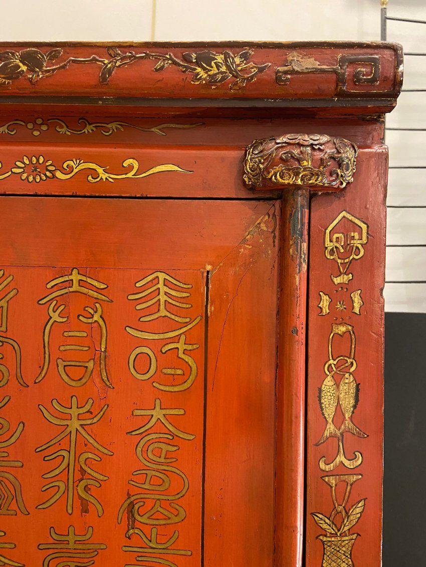 Cabinet chino lacado en color rojo, fin