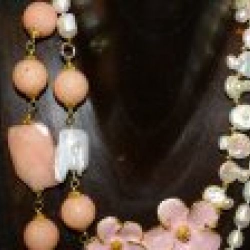 Collar italiano  con perlas barrocas, cuarzo rosa y esmalte