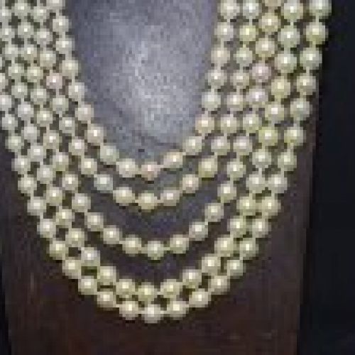 Collar de perlas, oro blanco y oro amarillo   broche antiguo