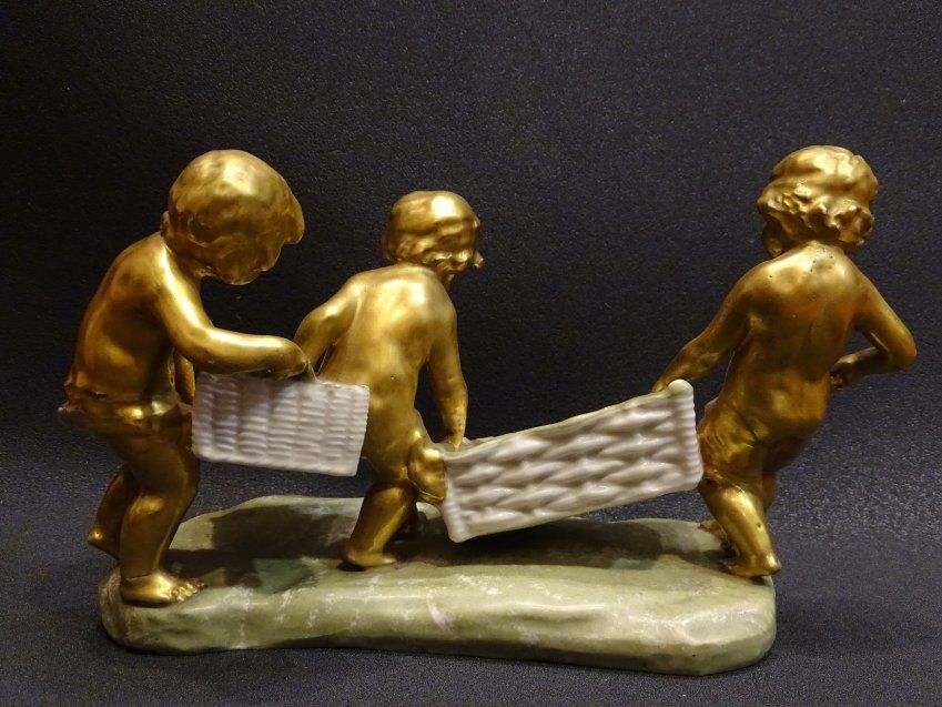 Grupo escultórico en porcelana austriaca de Amphora, S.XIX