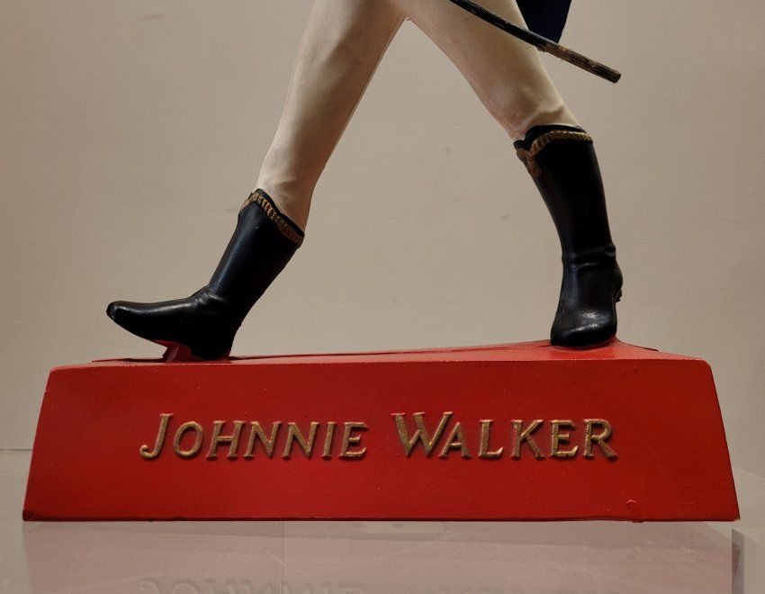 The Walker, escultura Jhonny Walker, Midcentury   Inglaterra