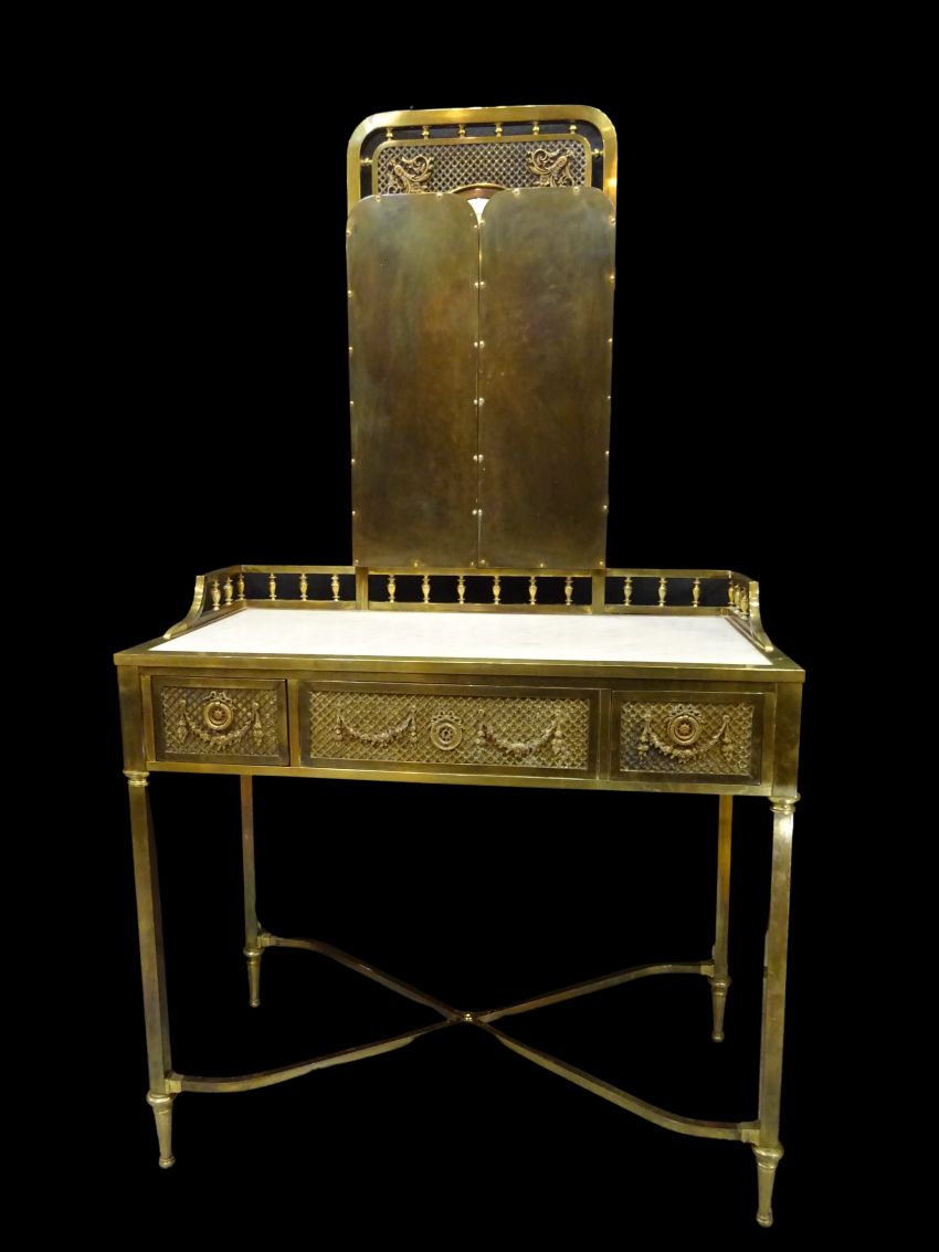 Tocador Art Nouveau en bronce dorado y mármol