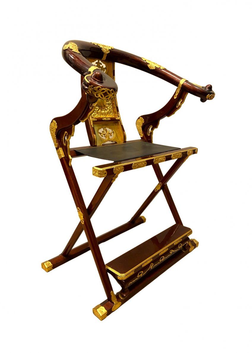 Sillón o silla de meditación para monje, “kyokuroku”, madera lacada y metal – Japón, Período Shōwa (1926 1989)