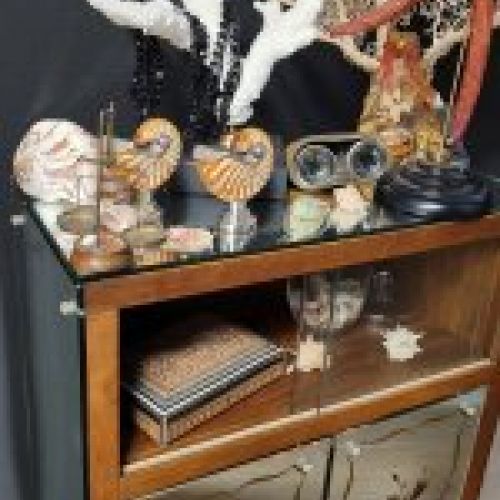 Mueble auxiliar o pequeño cabinet, Cristal églomisé veneciano, años 40   Italia