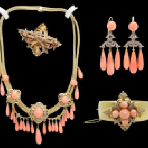 Juego de collar, pendientes y brazalete convertible en broche, s. XIX, II Imperio – oro 18k y coral piel de ángel
