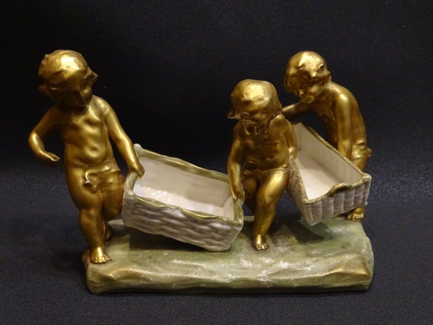 Grupo escultórico en porcelana austriaca de Amphora, S.XIX