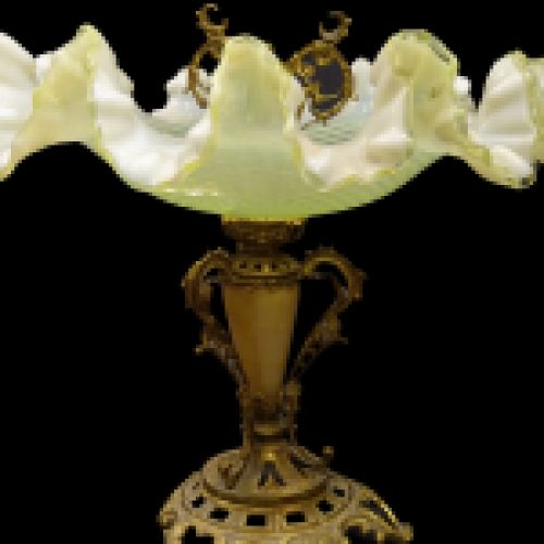 Frutero art nouveau francés, en bronce ormolú, alabastro y opalina