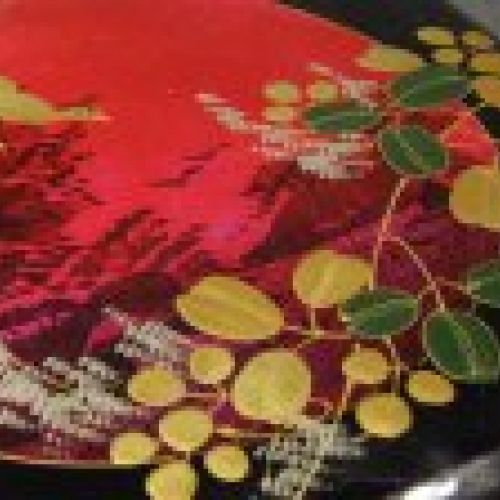 Caja de origen chino lacada y decorada con pan de oro y policromía
