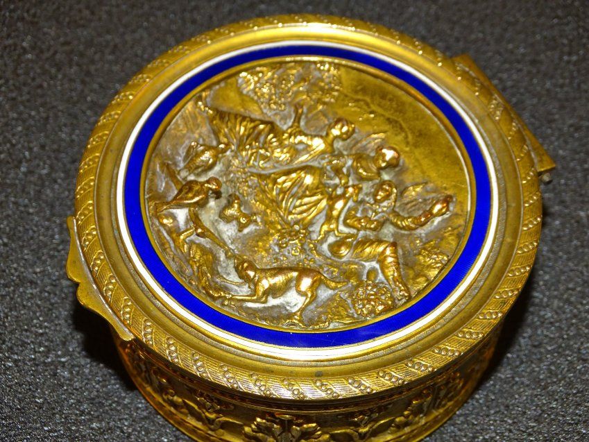 Cajita en bronce dorado al mercurio y esmalte, S.XIX Francia