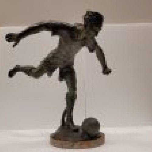 Escultura futbolista en fundición de zinc, firmado Lemoyne, pp