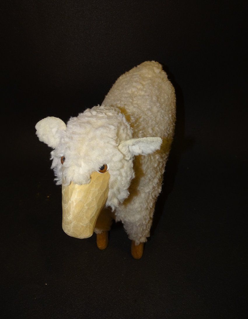 Escultura de oveja baby de Hans Petter-Krafft, 70s
