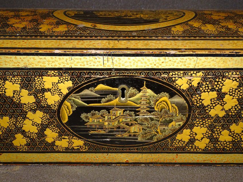 Cofre en madera lacada, laca Urushi , periodo Meiji , SXIX - Japón