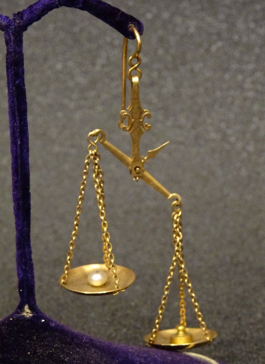 Pendientes antiguos en oro 24k con perlas-  procedentes de la Casa de Alba