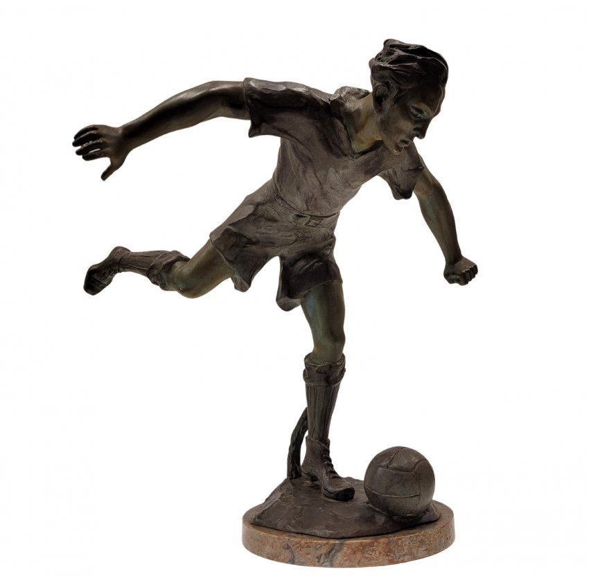 Escultura futbolista en fundición de zinc, firmado Lemoyne, pp