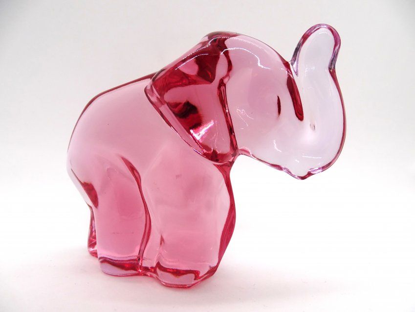 Elefante de cristal rosa   Moser (since 1857)