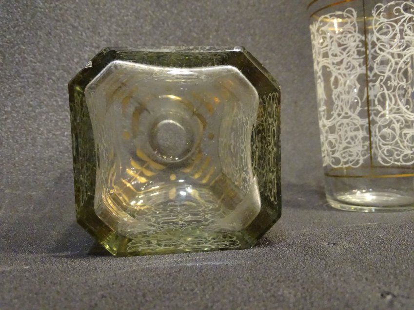 Set de Licorera con 4 Vasos, Marca Planell, Modelo Patente