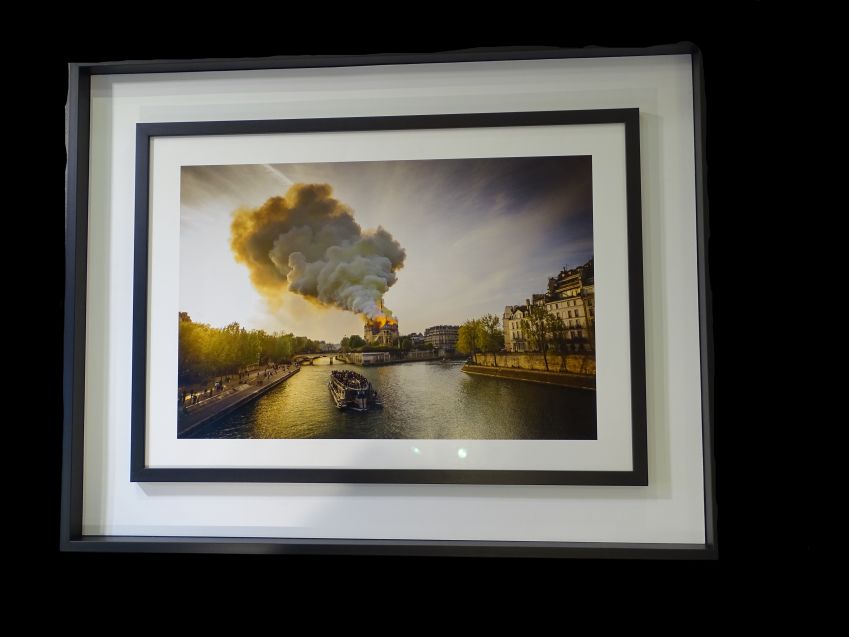 Fotografía en Impresión digital  "Incendio de Notre Dame de París", Gilles Bassignac