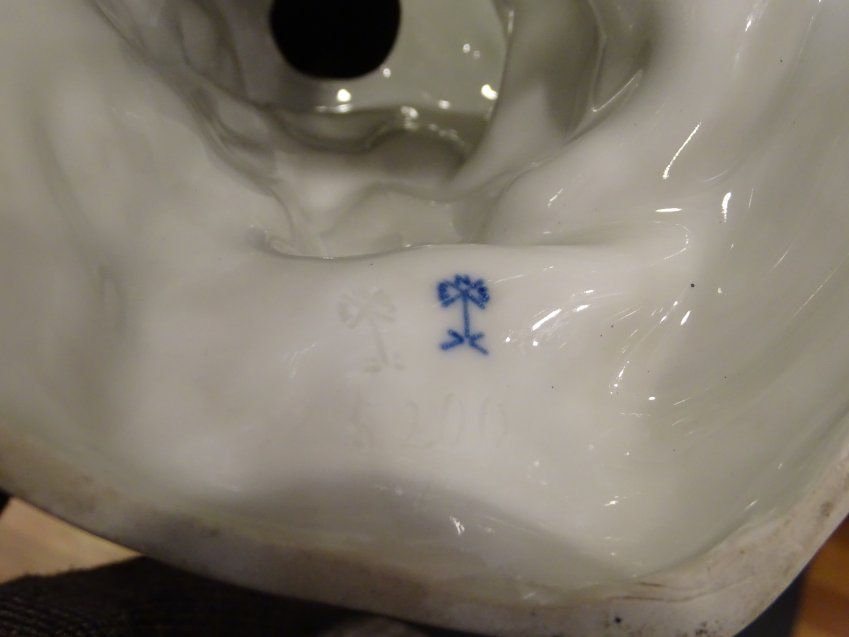 Cacatúa Galah o Rosada, porcelana alemana, manufactura Karl Enz