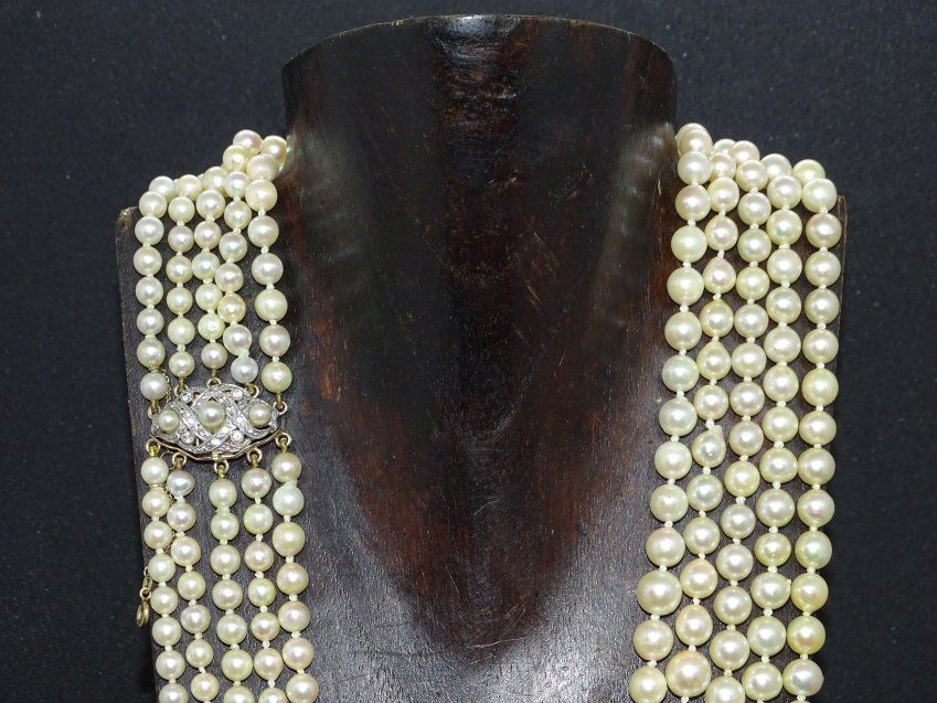 Collar de perlas, oro blanco y oro amarillo   broche antiguo