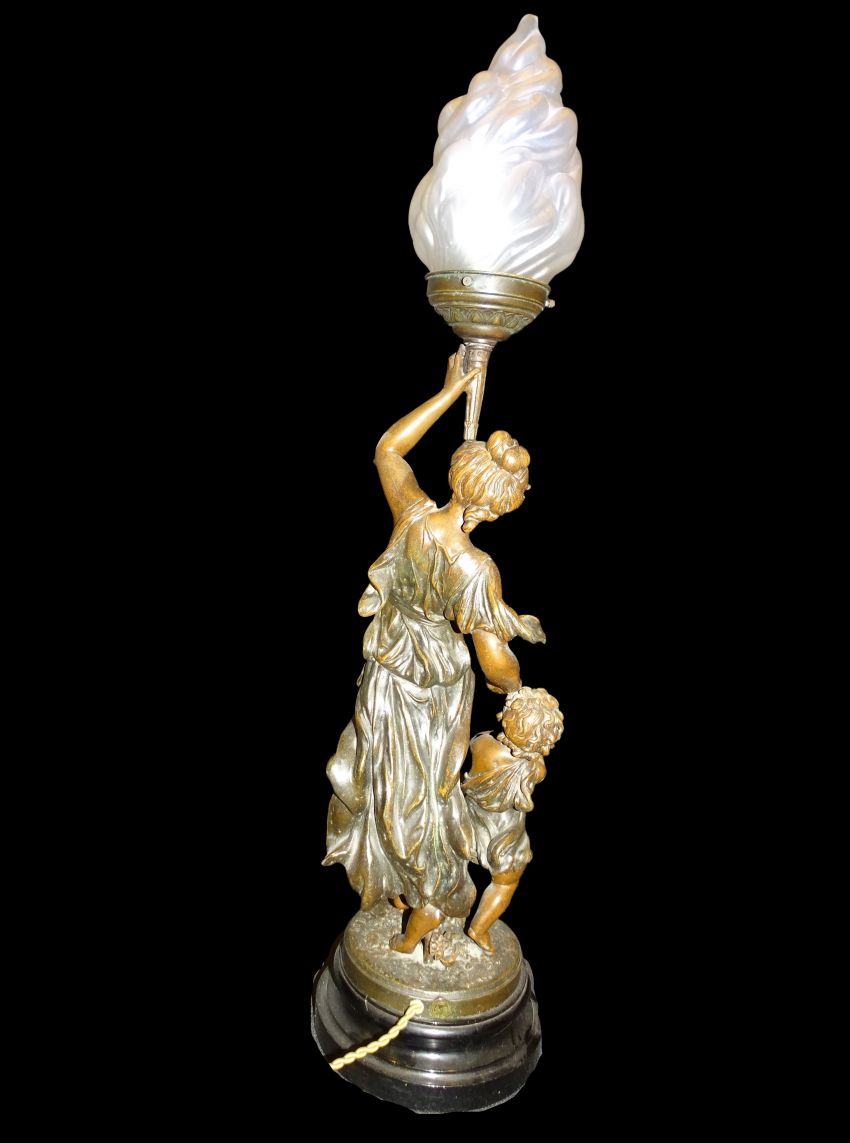 Lámpara en antorcha con figura de bronce, S.XIX- H. Capy