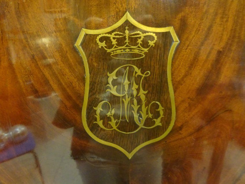 Cabinet estilo Jorge III, caoba y limoncillo, 1900