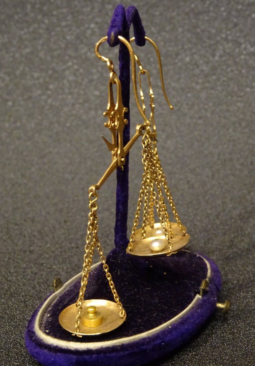 Pendientes antiguos en oro 24k con perlas   procedentes de la Casa de Alba