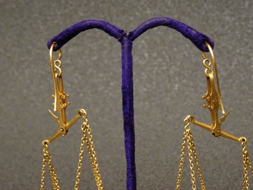 Pendientes antiguos en oro 24k con perlas   procedentes de la Casa de Alba